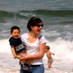 mom-and-child-beach-image