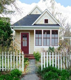 WAHM-Revolution-house-picket-fence-image