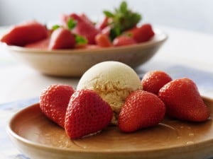 strawberries-ice-cream-image