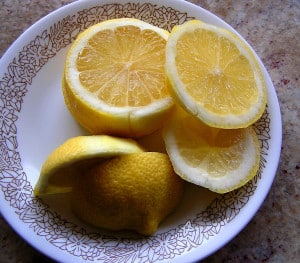 plate-fresh-yellow-lemons-image